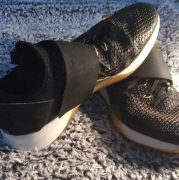 Nike women's running shoes with a Velcro strap - Picture 8 of 8